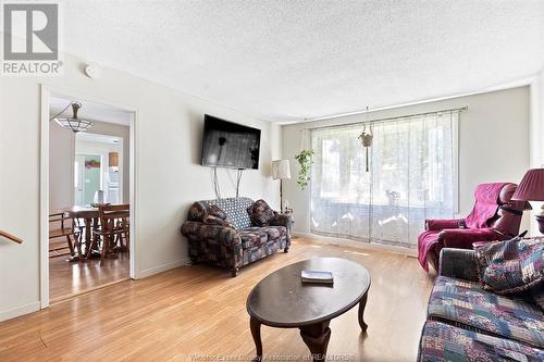 168 Coghill, Kingsville, ON - Indoor Photo Showing Living Room