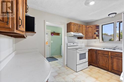 168 Coghill, Kingsville, ON - Indoor Photo Showing Kitchen