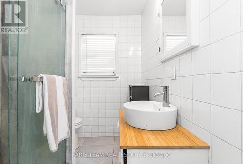 15 George Street, Innisfil (Cookstown), ON - Indoor Photo Showing Bathroom