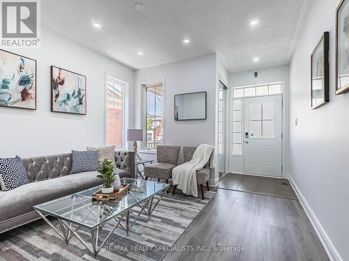 152 Vanhorne Close, Brampton (Northwest Brampton), ON - Indoor Photo Showing Living Room