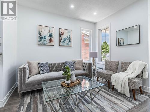 152 Vanhorne Close, Brampton (Northwest Brampton), ON - Indoor Photo Showing Living Room