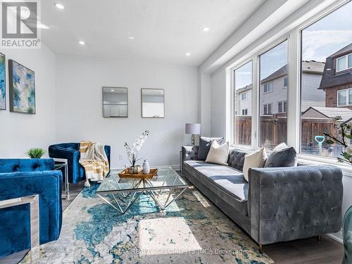 152 Vanhorne Close, Brampton (Northwest Brampton), ON - Indoor Photo Showing Living Room