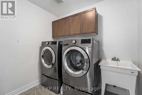 101 Kingknoll Crescent, Georgina, ON - Indoor Photo Showing Laundry Room