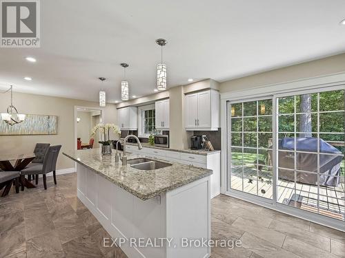 1317 White Oaks Boulevard, Oakville, ON - Indoor Photo Showing Kitchen With Double Sink With Upgraded Kitchen