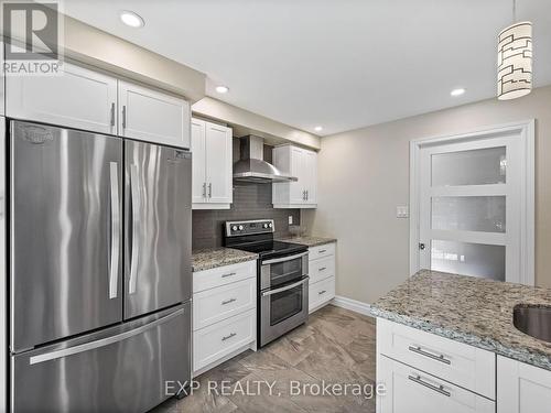 1317 White Oaks Boulevard, Oakville, ON - Indoor Photo Showing Kitchen With Upgraded Kitchen