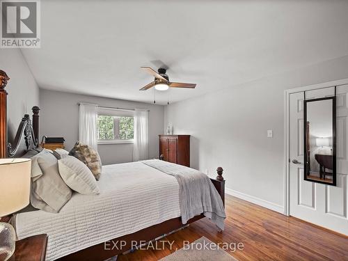 1317 White Oaks Boulevard, Oakville, ON - Indoor Photo Showing Bedroom