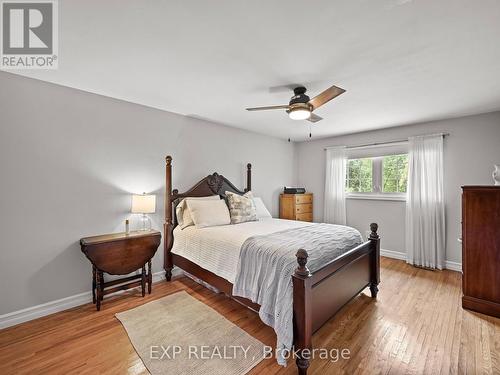 1317 White Oaks Boulevard, Oakville, ON - Indoor Photo Showing Bedroom