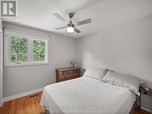 1317 White Oaks Boulevard, Oakville, ON - Indoor Photo Showing Bedroom