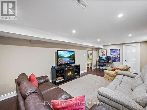 1317 White Oaks Boulevard, Oakville, ON - Indoor Photo Showing Other Room