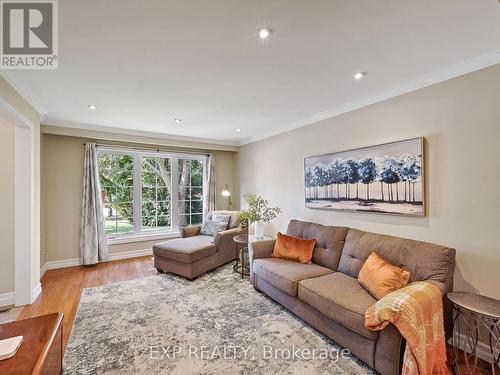 1317 White Oaks Boulevard, Oakville, ON - Indoor Photo Showing Living Room