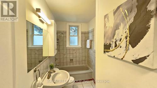 81 East 11Th Street, Hamilton, ON - Indoor Photo Showing Bathroom