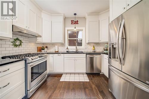 1255 Lakeview, Windsor, ON - Indoor Photo Showing Kitchen With Upgraded Kitchen