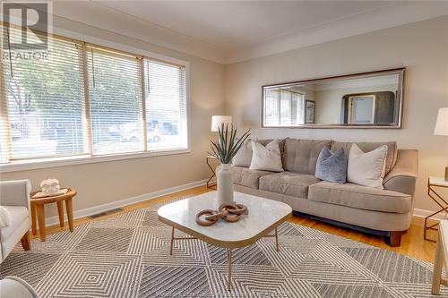 2496 Meldrum Road, Windsor, ON - Indoor Photo Showing Living Room