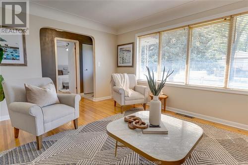 2496 Meldrum Road, Windsor, ON - Indoor Photo Showing Living Room