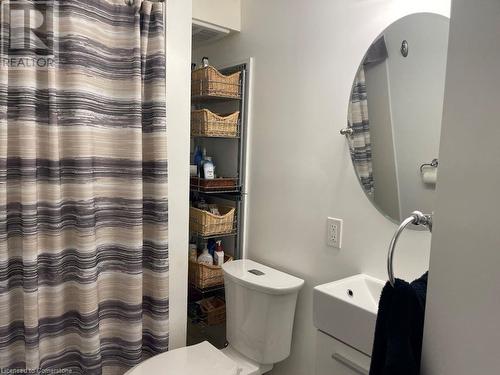 1076 East River Road Unit# 14, Cambridge, ON - Indoor Photo Showing Bathroom