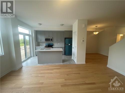 351 Establish Avenue, Ottawa, ON - Indoor Photo Showing Kitchen