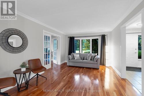 12 Autumn Drive, Caledon, ON - Indoor Photo Showing Living Room