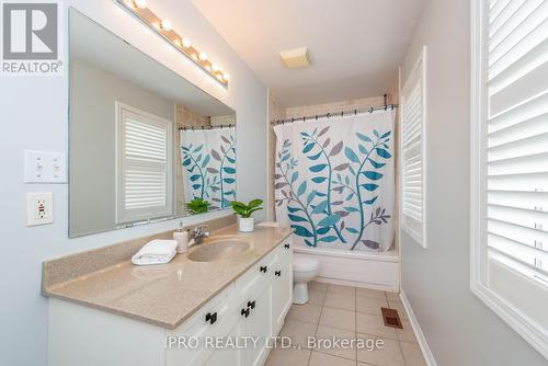 17 Frontenac Crescent, Brampton (Fletcher'S Meadow), ON - Indoor Photo Showing Bathroom