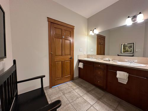 211D - 200 Bighorn Boulevard, Radium Hot Springs, BC - Indoor Photo Showing Bathroom