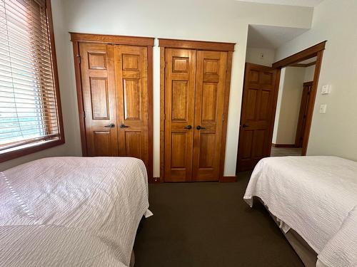 211D - 200 Bighorn Boulevard, Radium Hot Springs, BC - Indoor Photo Showing Bedroom