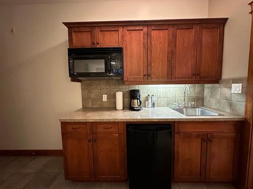 211D - 200 Bighorn Boulevard, Radium Hot Springs, BC - Indoor Photo Showing Kitchen