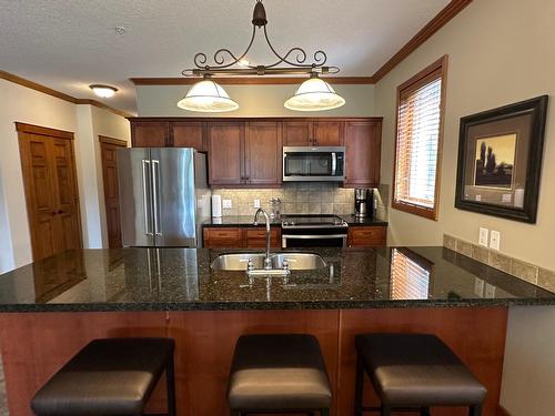 211D - 200 Bighorn Boulevard, Radium Hot Springs, BC - Indoor Photo Showing Kitchen With Double Sink