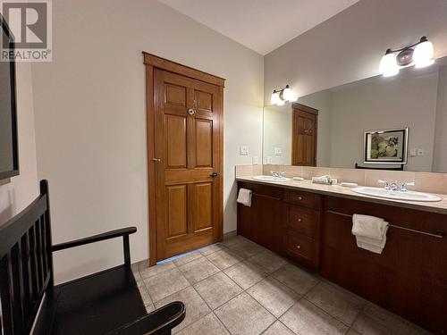 200 Bighorn  Boulevard Unit# 211D, Radium Hot Springs, BC - Indoor Photo Showing Bathroom