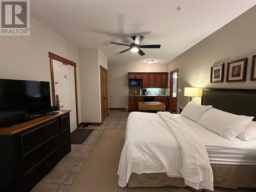 200 Bighorn  Boulevard Unit# 211D, Radium Hot Springs, BC - Indoor Photo Showing Bedroom