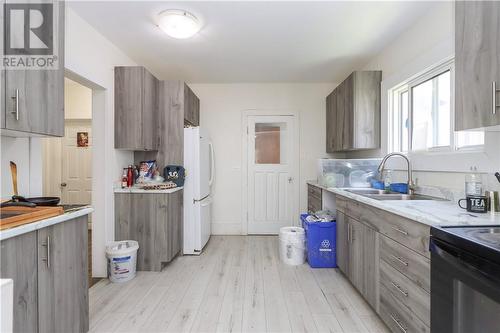 108 King Street, Sudbury, ON - Indoor Photo Showing Kitchen