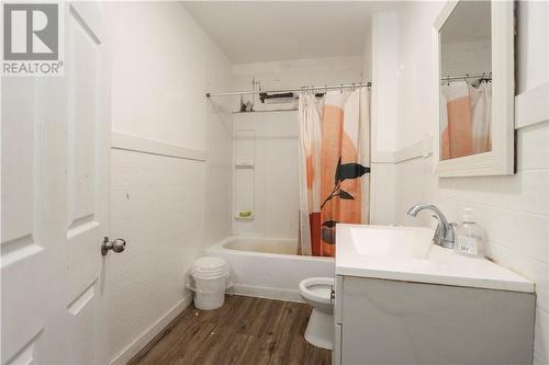 108 King Street, Sudbury, ON - Indoor Photo Showing Bathroom