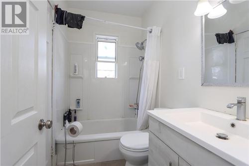 108 King Street, Sudbury, ON - Indoor Photo Showing Bathroom