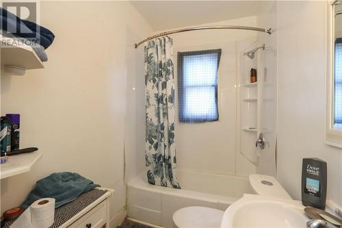 108 King Street, Sudbury, ON - Indoor Photo Showing Bathroom