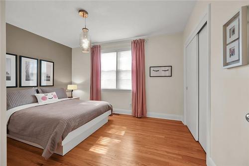 349 Shoreview Road, Burlington, ON - Indoor Photo Showing Bedroom