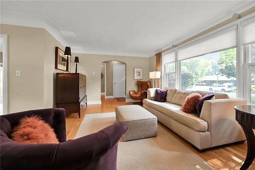 349 Shoreview Road, Burlington, ON - Indoor Photo Showing Living Room