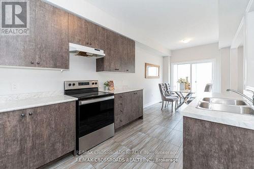 48 Blackwell Crescent, Bradford West Gwillimbury, ON - Indoor Photo Showing Kitchen With Double Sink