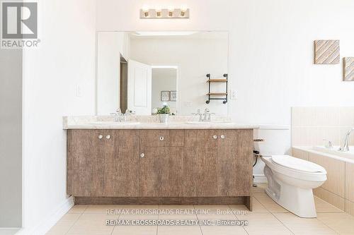 48 Blackwell Crescent, Bradford West Gwillimbury, ON - Indoor Photo Showing Bathroom