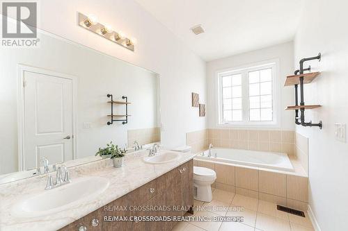 48 Blackwell Crescent, Bradford West Gwillimbury, ON - Indoor Photo Showing Bathroom