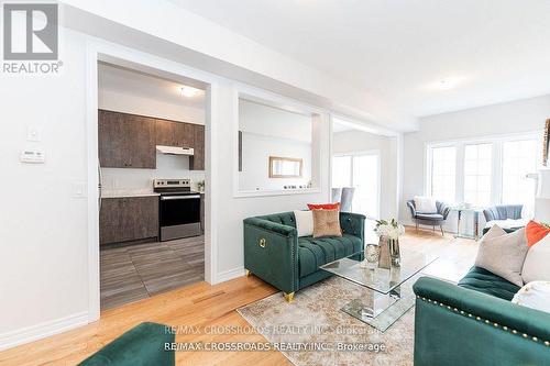 48 Blackwell Crescent, Bradford West Gwillimbury, ON - Indoor Photo Showing Living Room