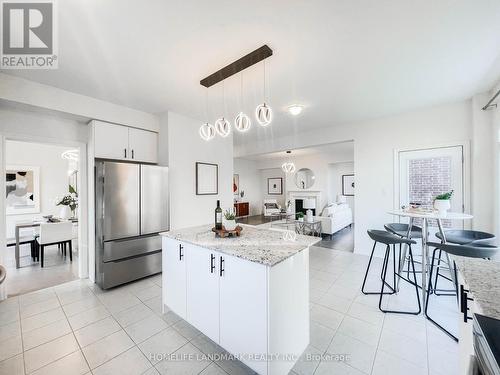 1 Cranley Road, East Gwillimbury, ON - Indoor Photo Showing Kitchen