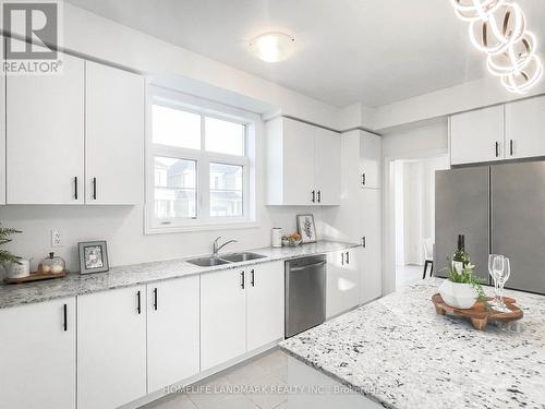 1 Cranley Road, East Gwillimbury, ON - Indoor Photo Showing Kitchen With Double Sink