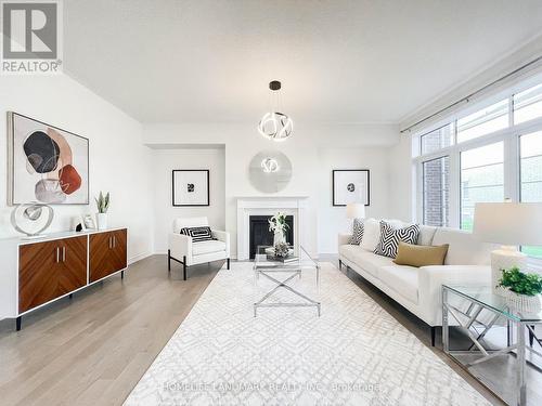 1 Cranley Road, East Gwillimbury, ON - Indoor Photo Showing Living Room With Fireplace