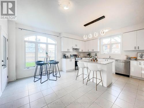 1 Cranley Road, East Gwillimbury, ON - Indoor Photo Showing Kitchen