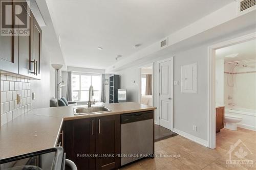 405 - 242 Rideau Street, Ottawa, ON - Indoor Photo Showing Kitchen