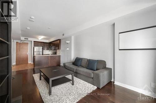 405 - 242 Rideau Street, Ottawa, ON - Indoor Photo Showing Living Room