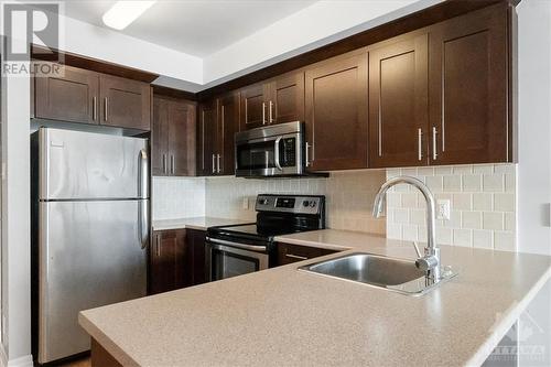 242 Rideau Street Unit#405, Ottawa, ON - Indoor Photo Showing Kitchen With Upgraded Kitchen