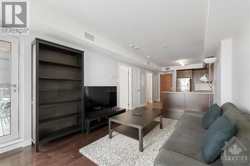 242 Rideau Street Unit#405, Ottawa, ON - Indoor Photo Showing Living Room