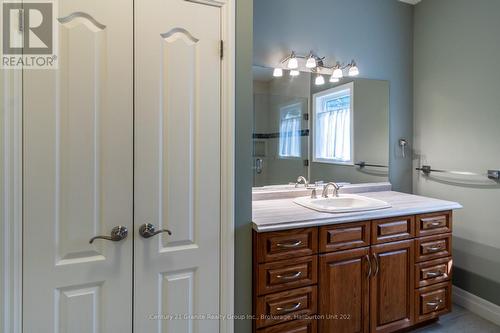 16455 Highway 35, Algonquin Highlands, ON - Indoor Photo Showing Bathroom