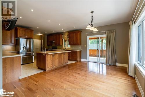 16455 Highway 35, Algonquin Highlands, ON - Indoor Photo Showing Kitchen