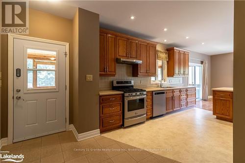 16455 Highway 35, Algonquin Highlands, ON - Indoor Photo Showing Kitchen