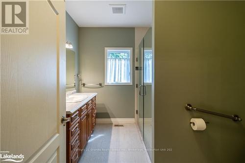 16455 Highway 35, Algonquin Highlands, ON - Indoor Photo Showing Bathroom